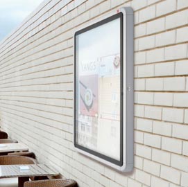 Bacheca per esterni - fondo magnetico bianco - 6 fogli a4 - orizzontale - nobo