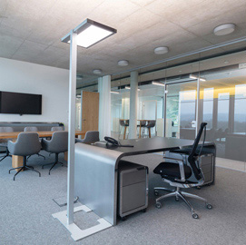 Lampada da terra luctra vitawork 7 asym alluminio